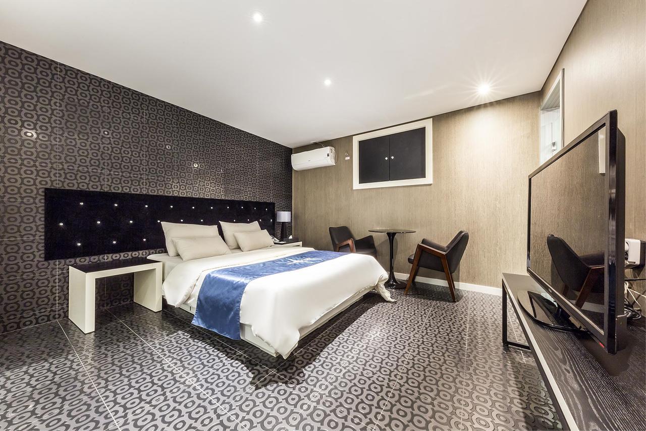 Cheonho Hotel The Blue Сеул Екстериор снимка